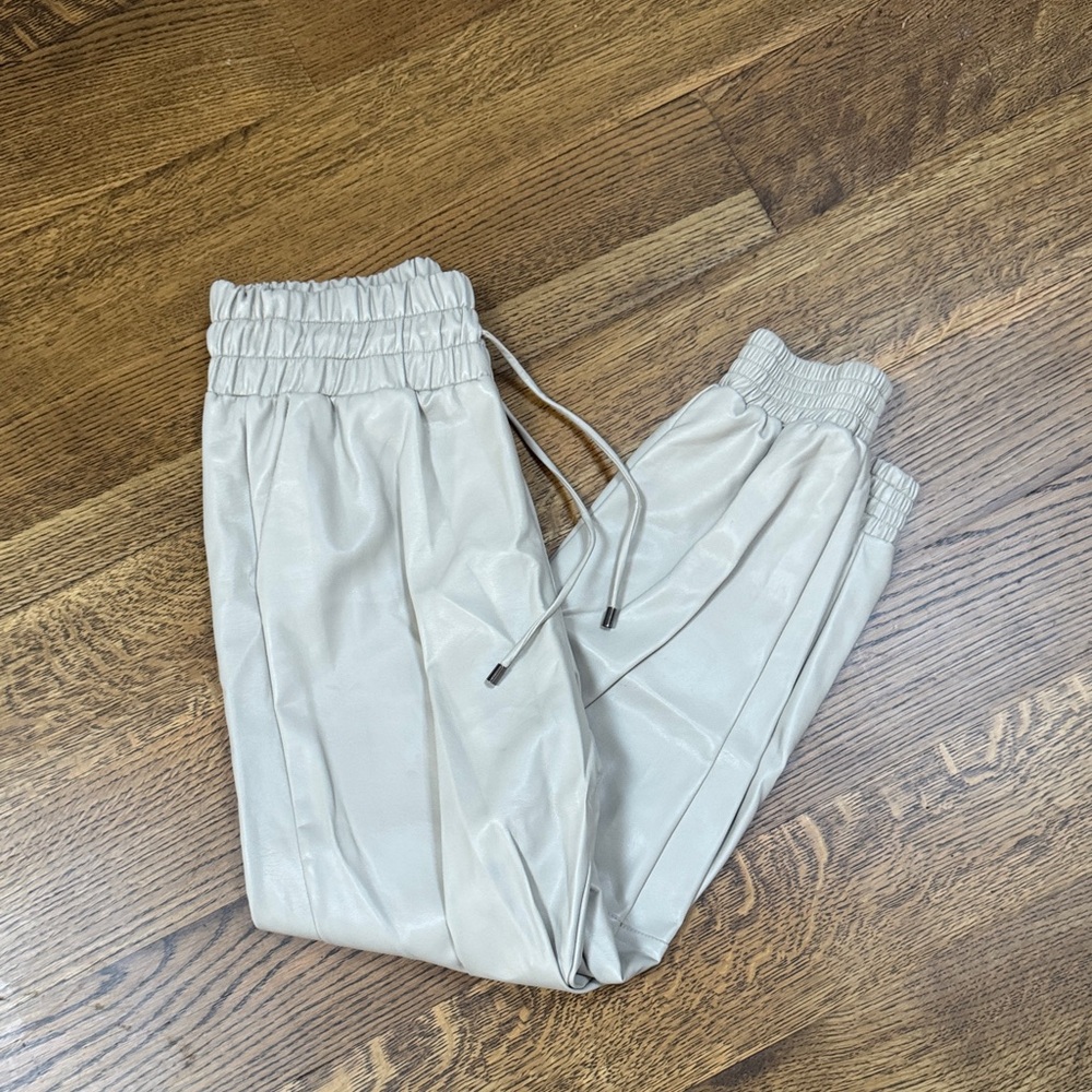 DO+BE Light Gray Quilted Pants